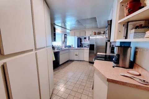 House in Belleair Beach, Florida 3 bedrooms, 214.6 sq.m. № 1749364 - photo 23