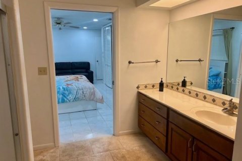 House in Belleair Beach, Florida 3 bedrooms, 214.6 sq.m. № 1749364 - photo 26