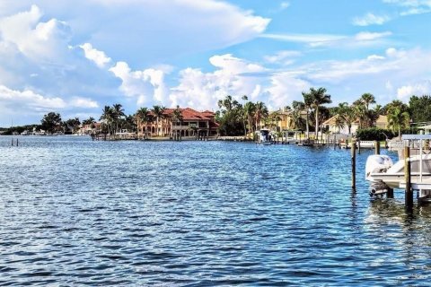 House in Belleair Beach, Florida 3 bedrooms, 214.6 sq.m. № 1749364 - photo 5