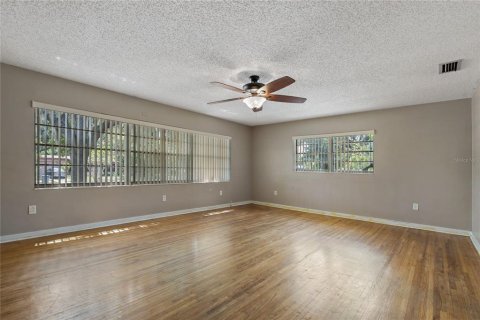 House in Auburndale, Florida 3 bedrooms, 133.69 sq.m. № 1806519 - photo 2