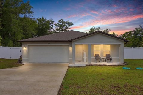Villa ou maison à Citrus Springs, Floride 4 chambres, 141.21 m2 № 2217878