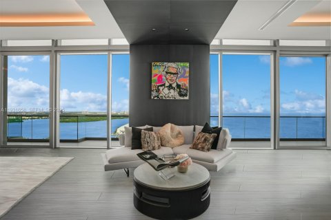 Condominio en venta en Bal Harbour, Florida, 6 dormitorios, 835.47 m2 № 1990534 - foto 25