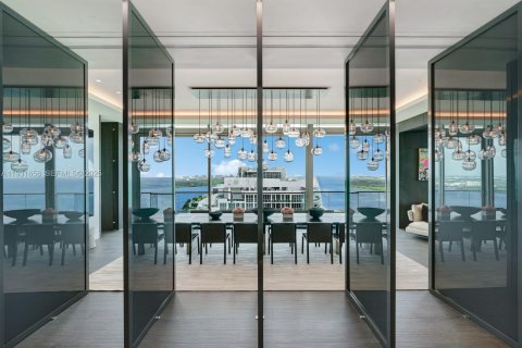 Condominio en venta en Bal Harbour, Florida, 6 dormitorios, 835.47 m2 № 1990534 - foto 26