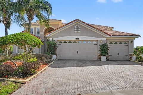 House in BELLALAGO in Kissimmee, Florida 5 bedrooms, 296.27 sq.m. № 2303312