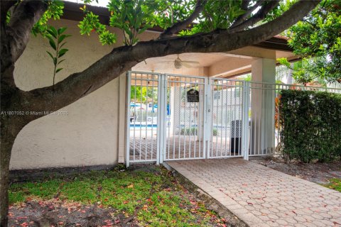 Condo in Pembroke Pines, Florida, 1 bedroom  № 1739645 - photo 14