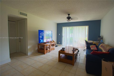 Condo in Pembroke Pines, Florida, 1 bedroom  № 1739645 - photo 5