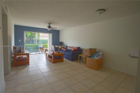 Condo in Pembroke Pines, Florida, 1 bedroom  № 1739645 - photo 6