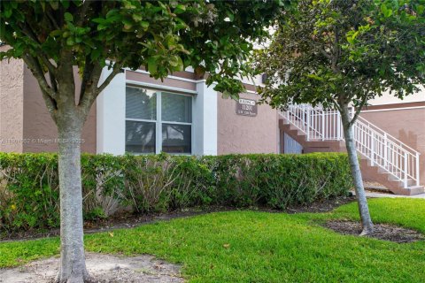 Condo in Pembroke Pines, Florida, 1 bedroom  № 1739645 - photo 2