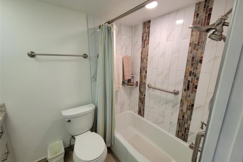 Condo in Saint Petersburg, Florida, 2 bedrooms  № 1411209 - photo 19