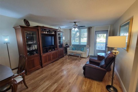 Condo in Saint Petersburg, Florida, 2 bedrooms  № 1411209 - photo 4