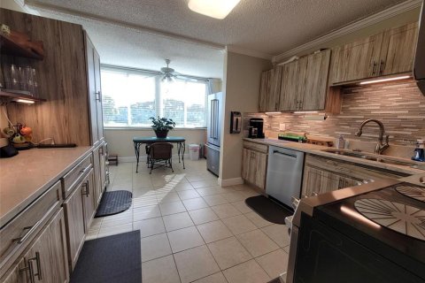 Condo in Saint Petersburg, Florida, 2 bedrooms  № 1411209 - photo 8