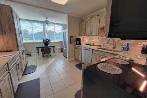 Condo in Saint Petersburg, Florida, 2 bedrooms  № 1411209 - photo 7