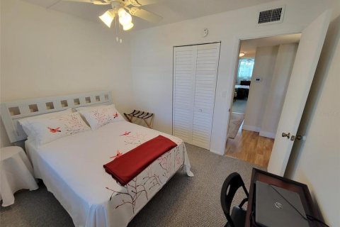 Condo in Saint Petersburg, Florida, 2 bedrooms  № 1411209 - photo 17