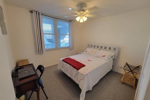 Condo in Saint Petersburg, Florida, 2 bedrooms  № 1411209 - photo 18