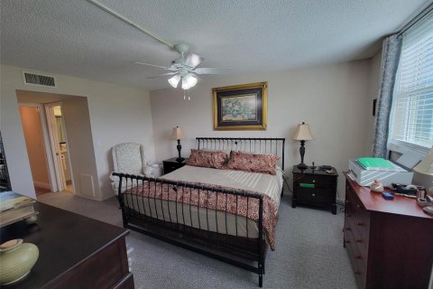 Condo in Saint Petersburg, Florida, 2 bedrooms  № 1411209 - photo 12