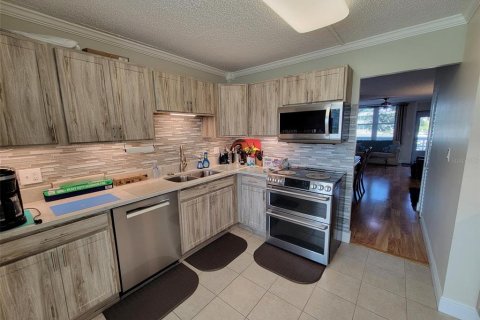 Condo in Saint Petersburg, Florida, 2 bedrooms  № 1411209 - photo 9