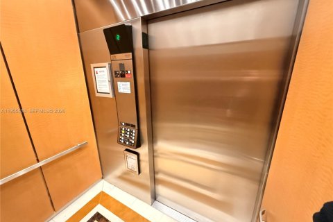 Condo in West Palm Beach, Florida, 1 bedroom  № 2028904 - photo 5