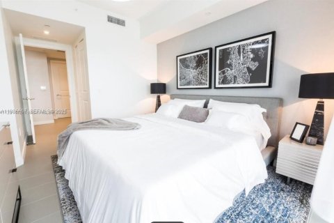 Condominio en venta en Miami, Florida, 1 dormitorio, 80.36 m2 № 2002995 - foto 30