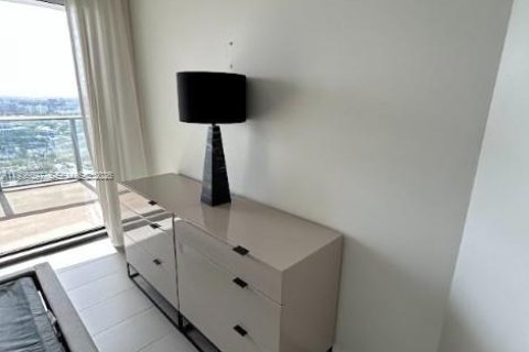 Condominio en venta en Miami, Florida, 1 dormitorio, 80.36 m2 № 2002995 - foto 11