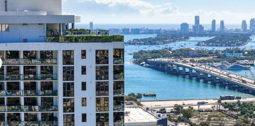 Condominio en Miami, Florida, 1 dormitorio  № 2002995