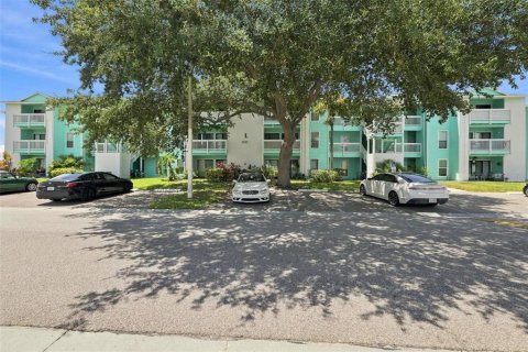 Condo in Palm Harbor, Florida, 2 bedrooms  № 2320855