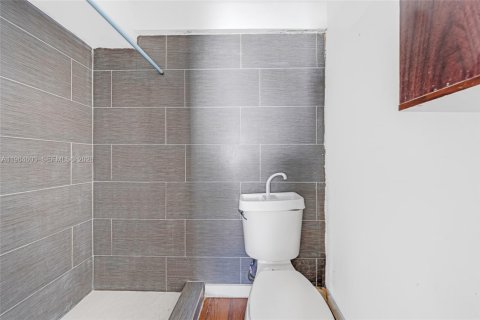 Propiedad comercial en venta en Miami, Florida, 181.16 m2 № 2030374 - foto 18