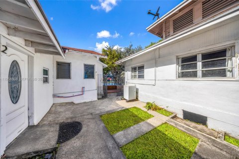 Propiedad comercial en venta en Miami, Florida, 181.16 m2 № 2030374 - foto 14