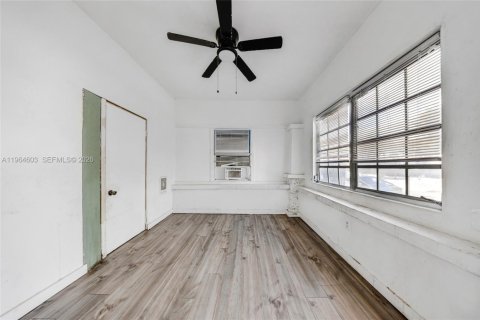 Propiedad comercial en venta en Miami, Florida, 181.16 m2 № 2030374 - foto 21