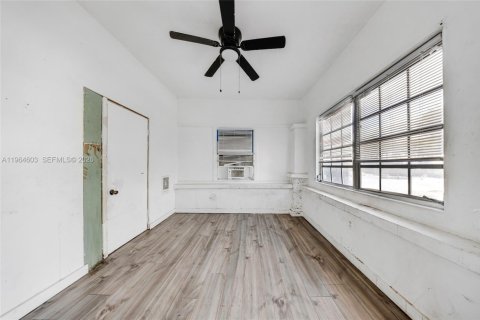 Propiedad comercial en venta en Miami, Florida, 181.16 m2 № 2030374 - foto 20