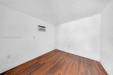 Propiedad comercial en venta en Miami, Florida, 181.16 m2 № 2030374 - foto 15