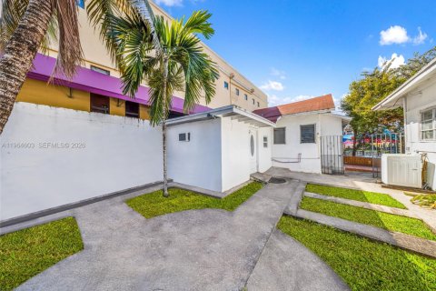Propiedad comercial en venta en Miami, Florida, 181.16 m2 № 2030374 - foto 13