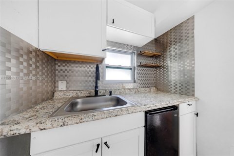 Propiedad comercial en venta en Miami, Florida, 181.16 m2 № 2030374 - foto 19