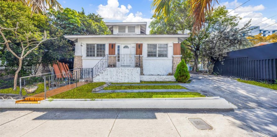 Propiedad comercial en Miami, Florida 181.16 m2 № 2030374