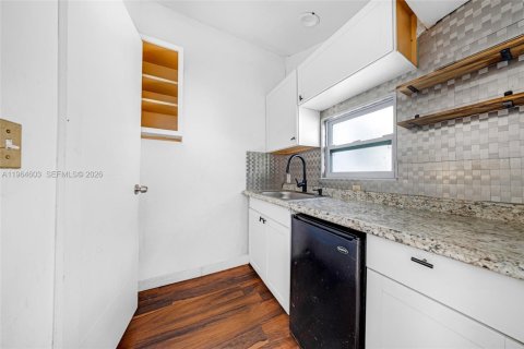 Propiedad comercial en venta en Miami, Florida, 181.16 m2 № 2030374 - foto 17