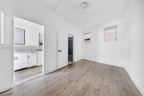 Propiedad comercial en venta en Miami, Florida, 181.16 m2 № 2030374 - foto 9