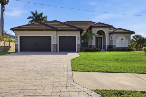 Casa en Port Charlotte, Florida 3 dormitorios, 199.65 m2 № 2098122