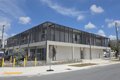 Appartement à louer à Hialeah, Floride: 2 chambres, 1157.56 m2 № 1983334 - photo 1