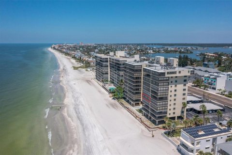 Condominio en alquiler en Madeira Beach, Florida, 2 dormitorios, 110.55 m2 № 1906472 - foto 1