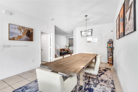 Townhouse in Miami, Florida 3 bedrooms, 167.6 sq.m. № 1741609 - photo 12
