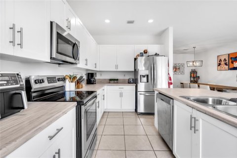 Townhouse in Miami, Florida 3 bedrooms, 167.6 sq.m. № 1741609 - photo 6