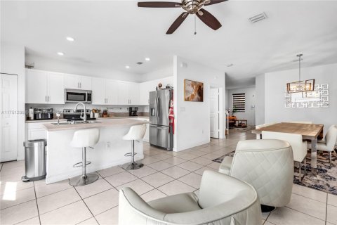 Townhouse in Miami, Florida 3 bedrooms, 167.6 sq.m. № 1741609 - photo 10