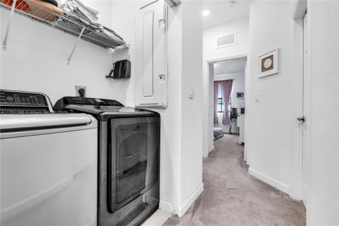 Townhouse in Miami, Florida 3 bedrooms, 167.6 sq.m. № 1741609 - photo 27