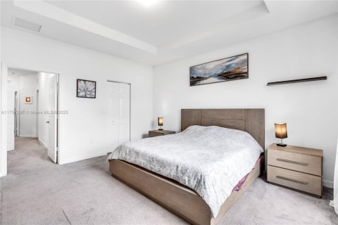 Townhouse in Miami, Florida 3 bedrooms, 167.6 sq.m. № 1741609 - photo 18