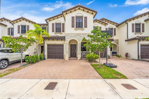 Townhouse in Miami, Florida 3 bedrooms, 167.6 sq.m. № 1741609 - photo 2