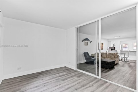 Купить кондоминиум в Майами, Флорида 1 комната, 93.09м2, № 1939950 - фото 7