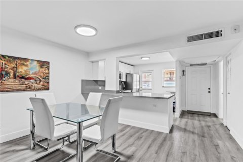 Купить кондоминиум в Майами, Флорида 1 комната, 93.09м2, № 1939950 - фото 4