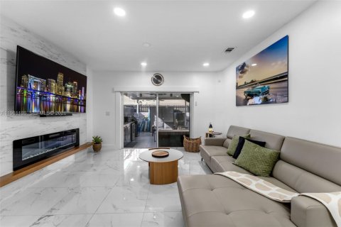 Купить таунхаус в Суитуотер, Флорида 2 спальни, 106.84м2, № 2048093 - фото 4