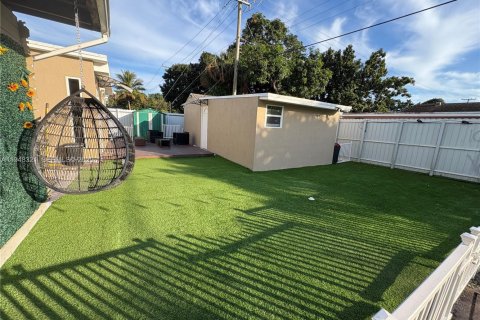 Дом в Майами-Гарденс, Флорида 4 спальни, 89.19м2 № 2004351