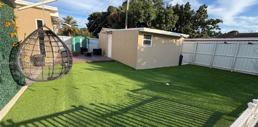 Дом в Майами-Гарденс, Флорида 4 спальни, 89.19м2 № 2004351