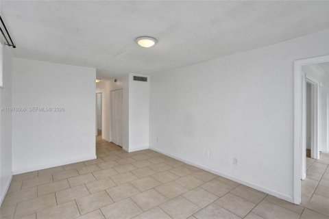 Condo in Miami, Florida, 1 bedroom  № 2044399 - photo 17